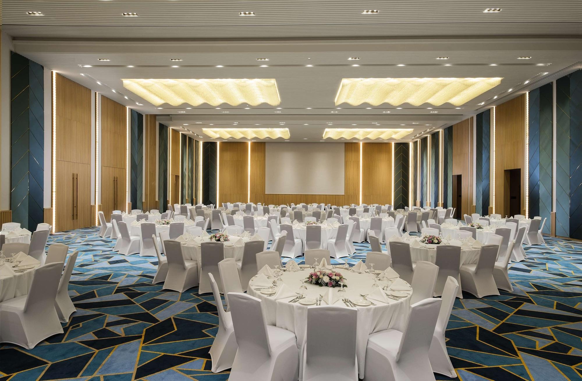Maani Muscat Hotel & Suites Eksteriør bilde