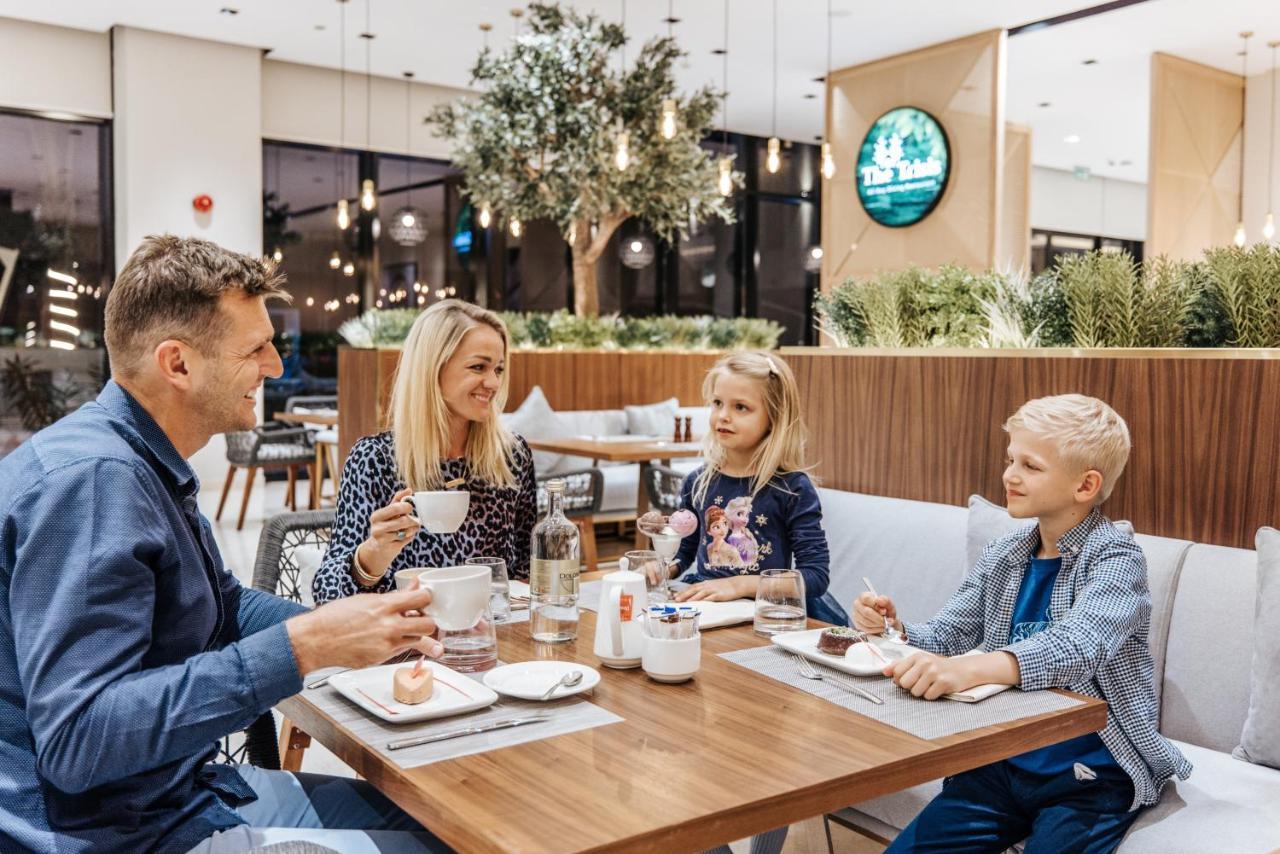 Maani Muscat Hotel & Suites Eksteriør bilde